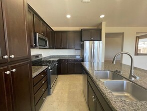 2140 Starlight Dr in Modesto, CA - Building Photo - Building Photo