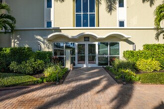 Jamaica Towers in Naples, FL - Foto de edificio - Building Photo