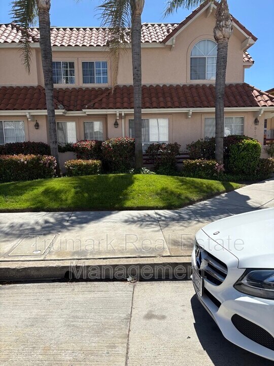 910 E Wilson Ave in Glendale, CA - Building Photo