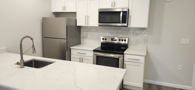 94 Oliver Rd, Unit 307 in New Haven, CT - Foto de edificio - Building Photo