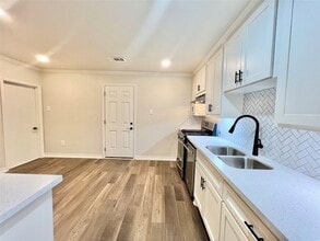 1010 15th Ave N in Texas City, TX - Foto de edificio - Building Photo