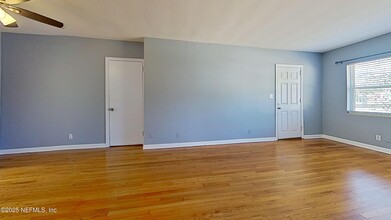 1551 Nicholson Rd in Jacksonville, FL - Foto de edificio - Building Photo