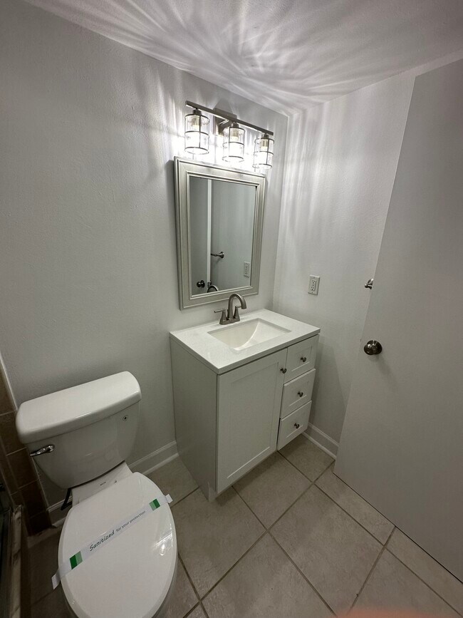 128 Lehane Ter, Unit 205 in North Palm Beach, FL - Foto de edificio - Building Photo
