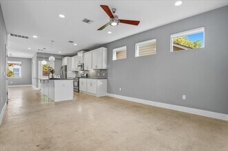 6902 Bennett Ave in Austin, TX - Building Photo - Building Photo