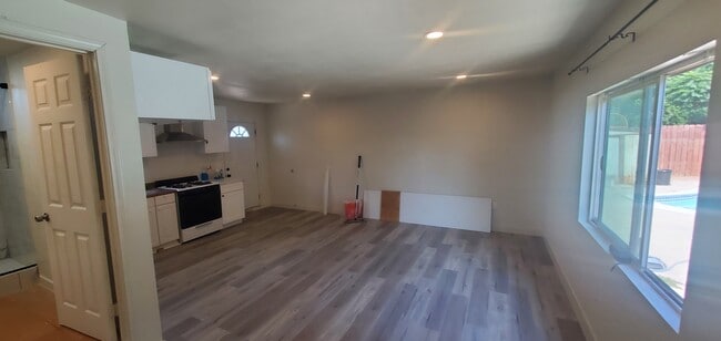 property at 566 E Fernleaf Ave