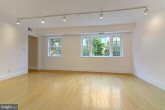 1301 N Ode St, Unit 135 in Arlington, VA - Building Photo - Building Photo
