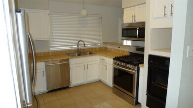 7015 Caladero Dr in Houston, TX - Building Photo - Building Photo