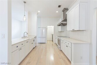 7106 Lone Oak Blvd in Naples, FL - Building Photo - Building Photo