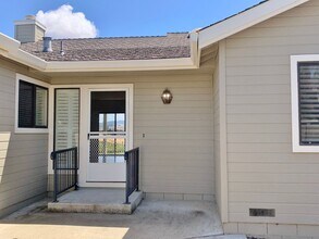 629 Helen Dr in Hollister, CA - Building Photo - Building Photo