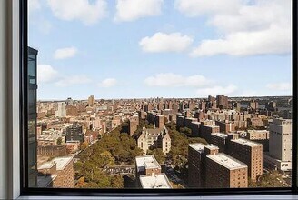 217 E 96th St in New York, NY - Foto de edificio - Building Photo