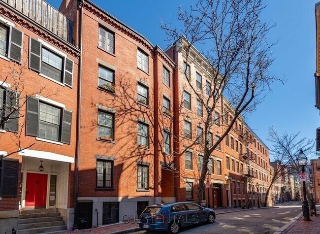 property at 101 Myrtle St