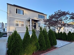 27 Fourth Ave in Pelham, NY - Building Photo - Building Photo