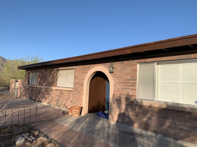 4530 N Meadow Ln in Tucson, AZ - Foto de edificio - Building Photo