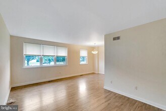 9754 E Roosevelt Blvd in Philadelphia, PA - Building Photo - Building Photo