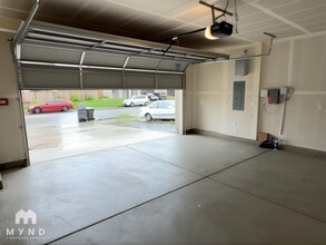 676 Rosedale Wy in Lathrop, CA - Foto de edificio - Building Photo