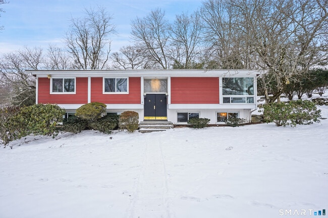 4 Split Timber Pl in Greenwich, CT - Building Photo - Building Photo