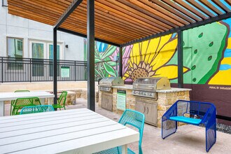 Bridge at Turtle Creek in Austin, TX - Foto de edificio - Building Photo