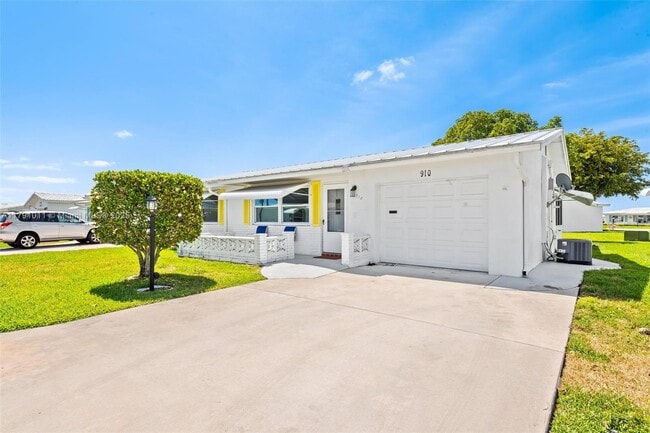 property at 910 SW 6th Ave