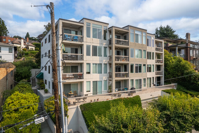 OLYMPIC PLACE CONDOMINIUM in Seattle, WA - Building Photo - Building Photo