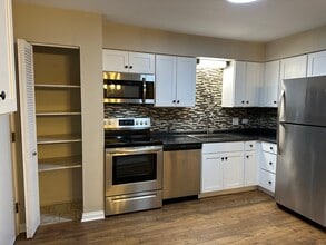 2327 Ogden Ave in Downers Grove, IL - Building Photo - Building Photo