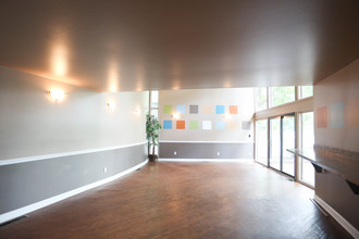 The Reserve at Winding Creek in Hazelwood, MO - Foto de edificio - Interior Photo