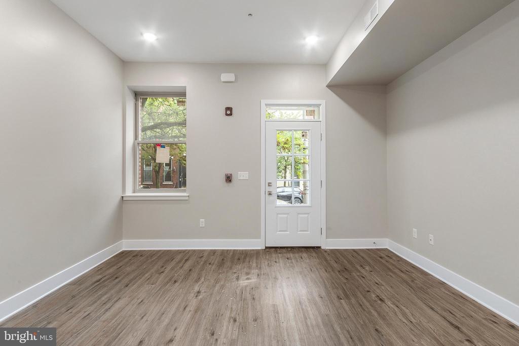 1933 Christian St in Philadelphia, PA - Building Photo