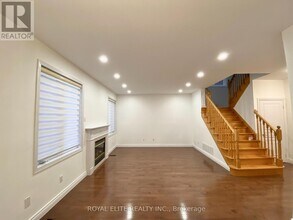 26 Starhill Crescent in Markham, ON - Building Photo - Building Photo