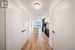 5 York Garden Wy in Toronto, ON - Building Photo