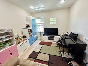 40 Portsmouth Dr in Novato, CA - Building Photo - Building Photo