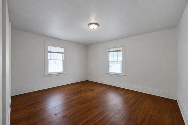 704 W 1st St in Waterloo, IA - Building Photo - Building Photo