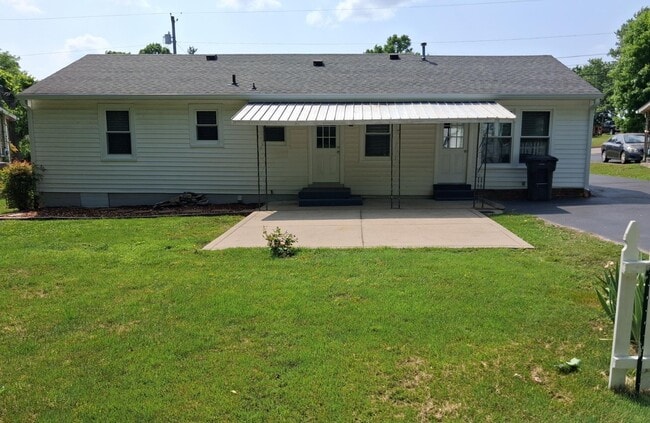 1923 Woodmont Dr in Columbia, TN - Building Photo - Building Photo