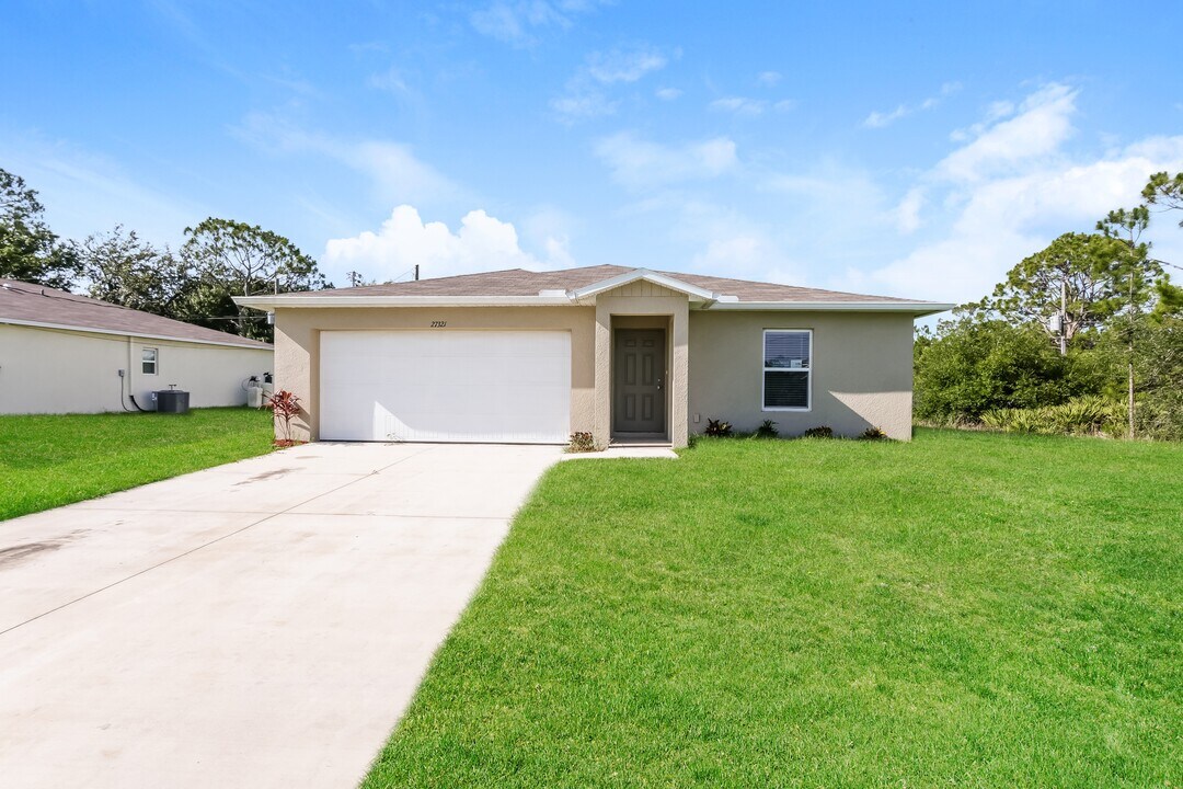 27321 Senator Dr in Punta Gorda, FL - Building Photo