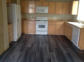 14362 NE 189th Ct in Woodinville, WA - Foto de edificio - Building Photo