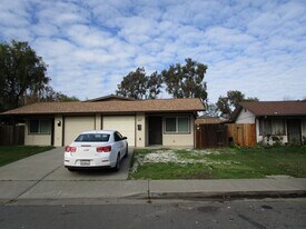 504-506 Pacific St in Fairfield, CA - Building Photo