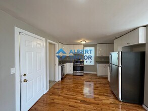 38 Forest St, Unit 2 in Boston, MA - Foto de edificio - Building Photo
