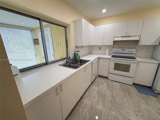 11332 SW 169th St in Miami, FL - Building Photo - Building Photo
