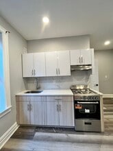 112 Corbin Ave, Unit 101 in Jersey City, NJ - Foto de edificio - Building Photo
