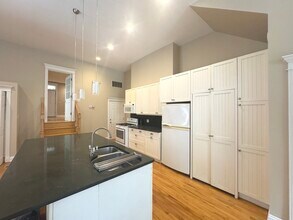 4207 N Elston Ave in Chicago, IL - Building Photo - Building Photo