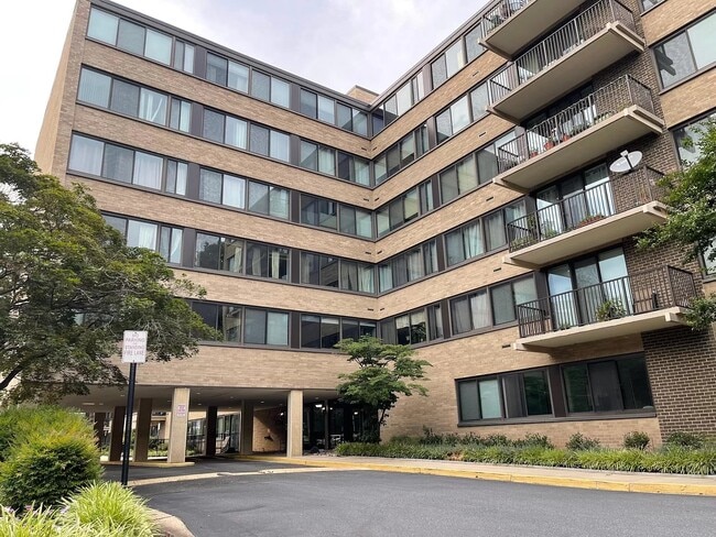 property at 600 Roosevelt Blvd