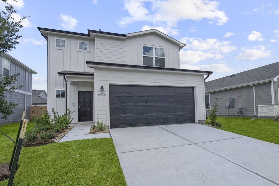 24656 Monarch Forest Dr in Porter, TX - Building Photo