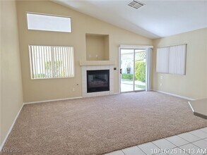 5425 Thomaston Ct in Las Vegas, NV - Foto de edificio - Building Photo