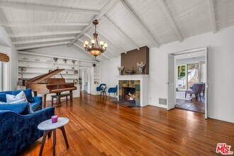 10321 Rochester Ave in Los Angeles, CA - Building Photo - Building Photo
