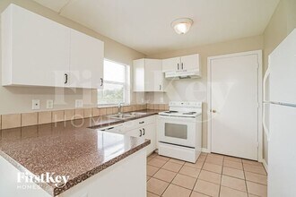 3807 La Rue St in Ft. Myers, FL - Building Photo - Building Photo