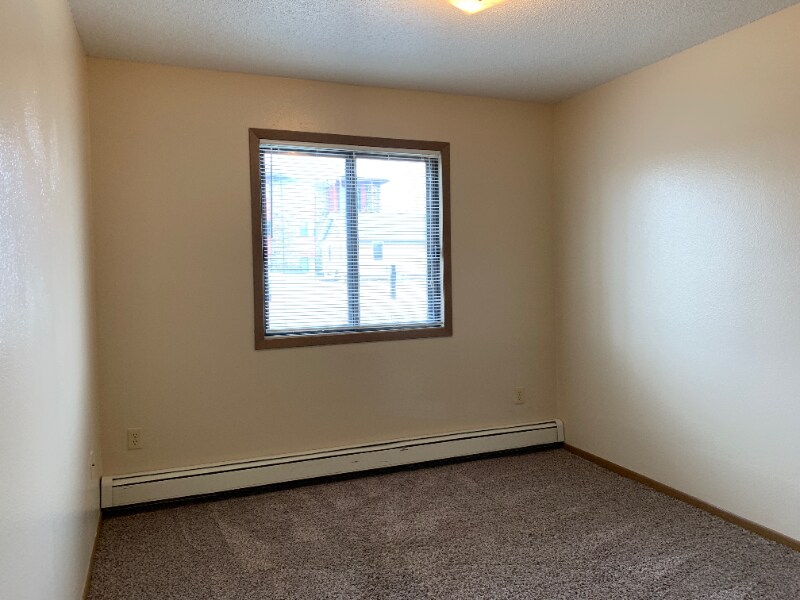 1121 14th Ave E in West Fargo, ND - Building Photo