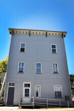 51 N Champlain St in Burlington, VT - Foto de edificio - Building Photo