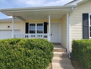 207 Jenna Ave in Oak Grove, KY - Building Photo - Building Photo