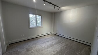 Mission Apartments in Calgary, AB - Building Photo