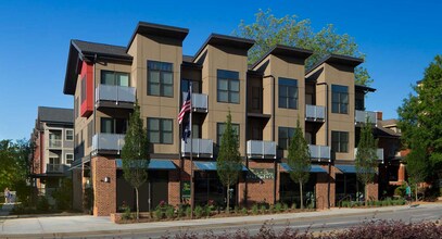 Main & Stone in Greenville, SC - Foto de edificio - Building Photo