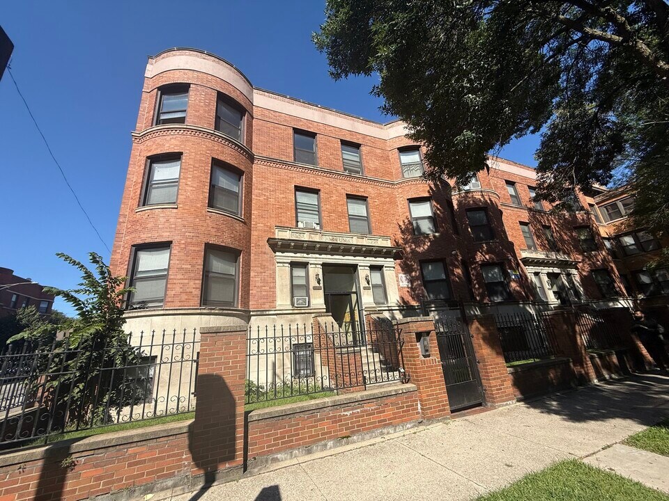 5858 S King Dr in Chicago, IL - Building Photo