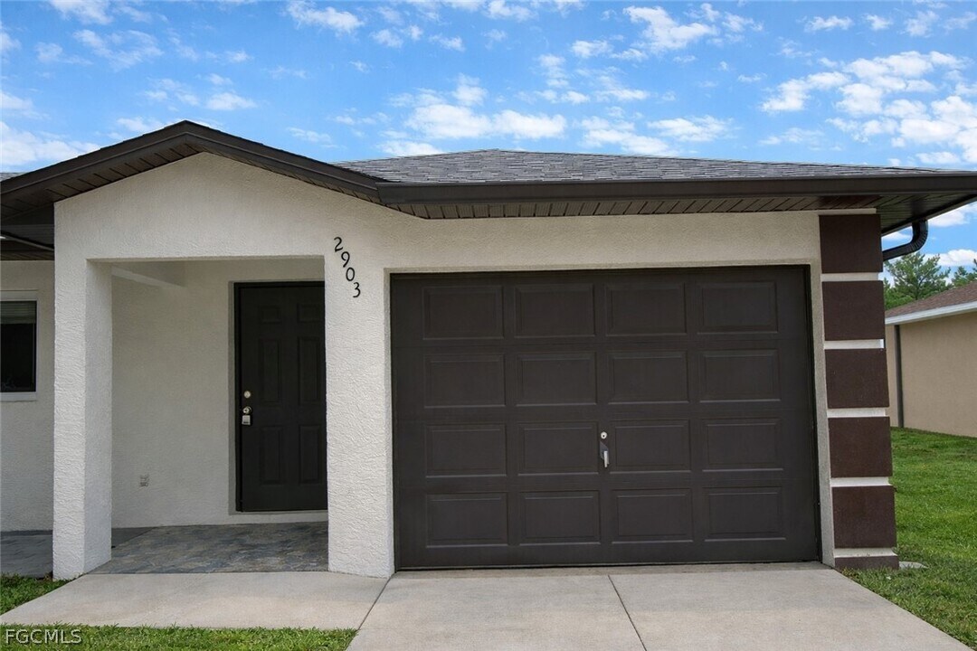 2903 Hightower Ave S in Lehigh Acres, FL - Building Photo